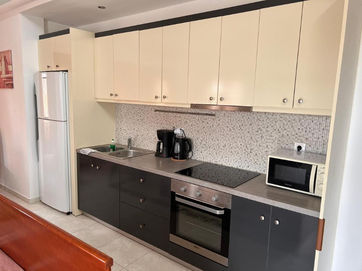 Birds Villa Apartments - Including Car Rental 페리사 외부 사진