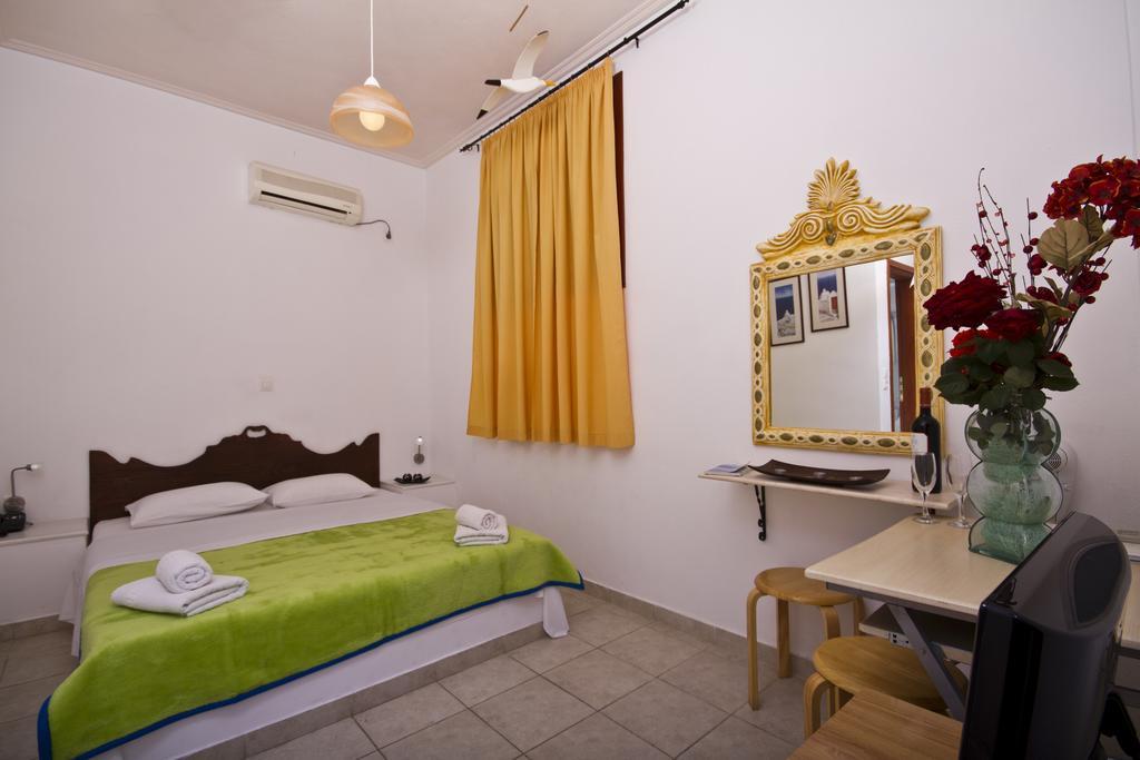 Birds Villa Apartments - Including Car Rental 페리사 외부 사진