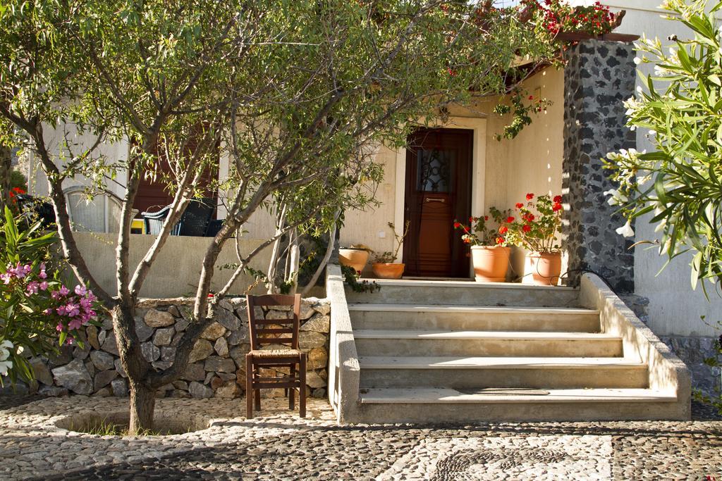 Birds Villa Apartments - Including Car Rental 페리사 외부 사진